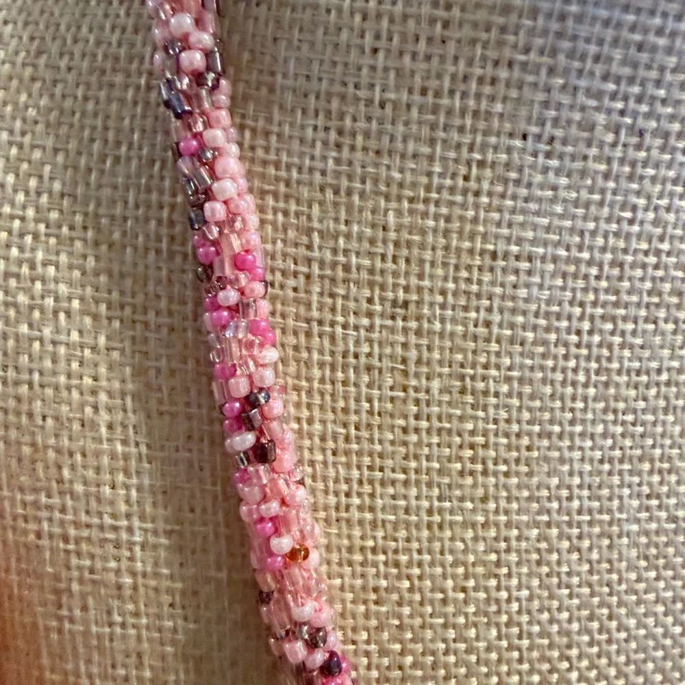 Elegant‎ Pink Beaded Necklace - Picture 3 of 7